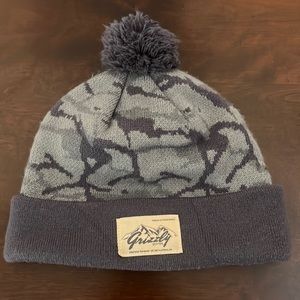 Diamond / Grizzly unisex winter beanie. Gray camo design.